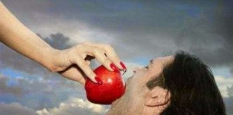 لماذا خلقت حواء وادم نائم