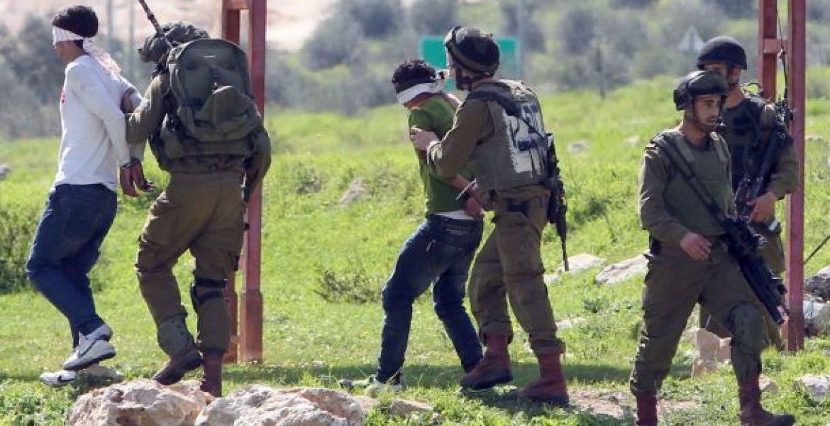 بالتفاصيل.. انتهاكات الاحتلال بحق مواطني الضفة وغزة الشهر المنصرم
