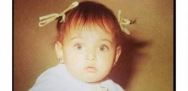 بالصورة : خمنوا هذه الطفلة أي نجمة عربية اصبحت الآن؟