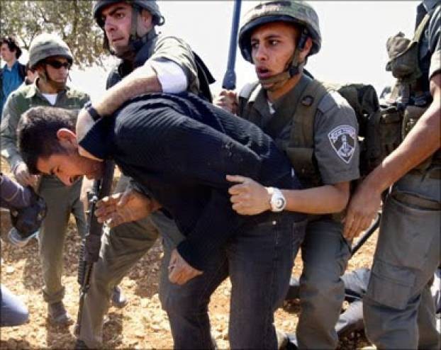 رصد شهادات جديدة لأسرى تعرضوا للتعذيب أثناء الاعتقال