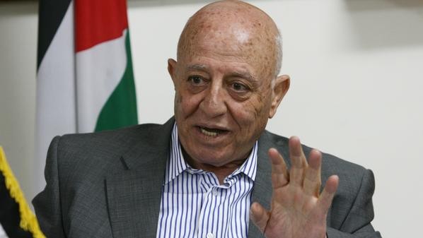 قريع يحذر من أي إجراء يغير الوضع القائم في مدينة القدس
