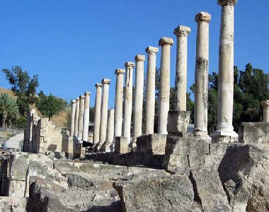 بلدية نابلس تبحث سبل إيجاد حلول للحفاظ على المناطق الأثرية