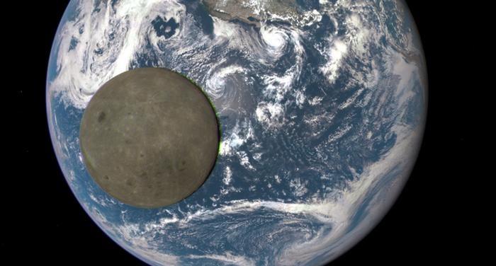 بالفيديو : صور مدهشة لوجه القمر المظلم