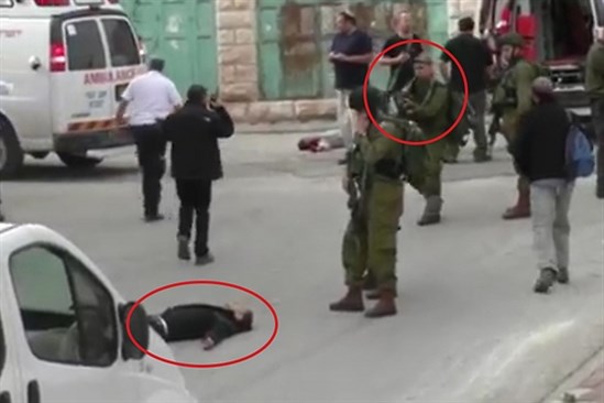 زعماء اسرائيليون يباركون إعدام جندي لجريح فلسطيني بالخليل