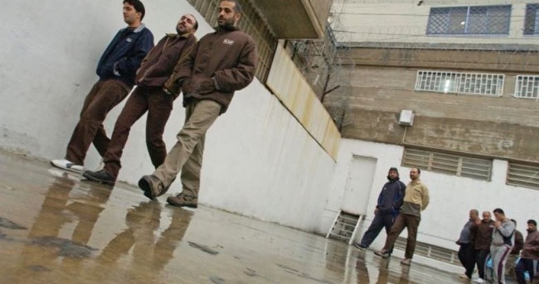 تفاقم معاناة الأسرى في معتقلي "حوارة" و"عتصيون"