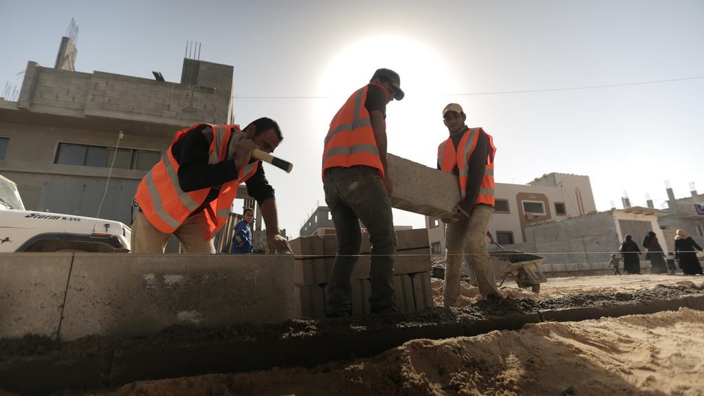 بالصور: البدء بتطوير المنطقة المحاذية لحديقة القبة شرق الشجاعية