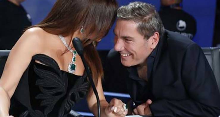 بالصورة : علي جابر يطلب من نجوى كرم تعليمه الدبكة.. و توافق بشرط!!