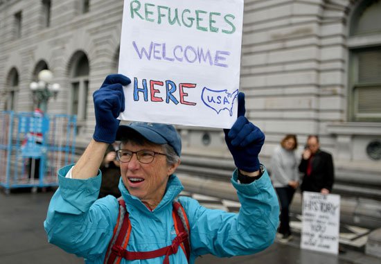 بالصور: وقفة احتجاجية ضد حظر السفر أمام محكمة الاستئناف بكاليفورنيا