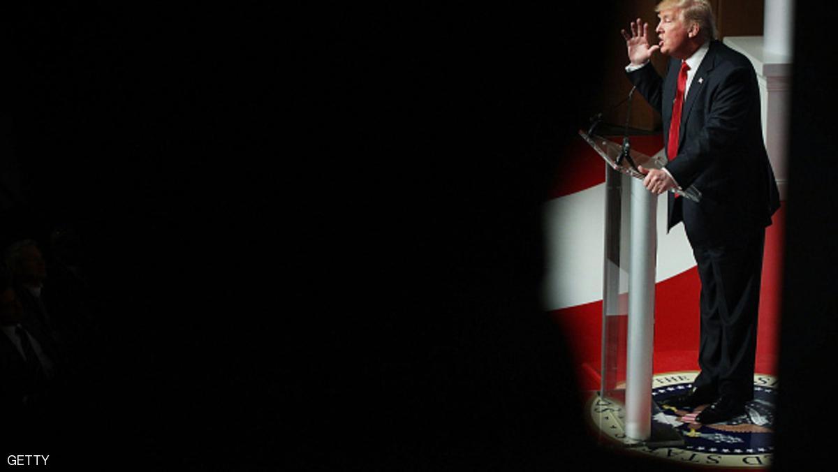 ترامب: يتحدى كلينتون و مستعد لدفع مليار دولار ليهزمها