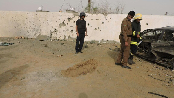 إصابة 5 أشخاص في الطوال إثر سقوط قذائف من اليمن