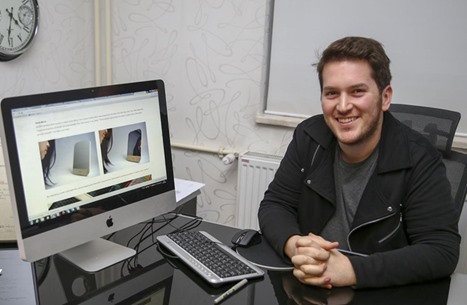 تركي يصمم مرآة الابتسامة لبعث الأمل بنفوس مرضى السرطان