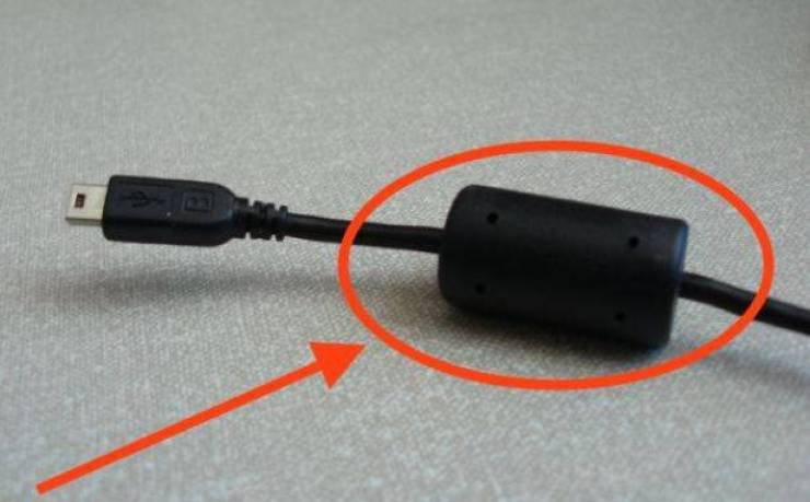 ما هي فائدة القطعة السوداء الموجودة في معظم الأسلاك؟