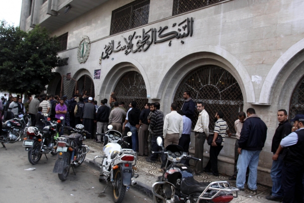 اليوم: صرف رواتب موظفي غزة لفئة 1500 شيقل