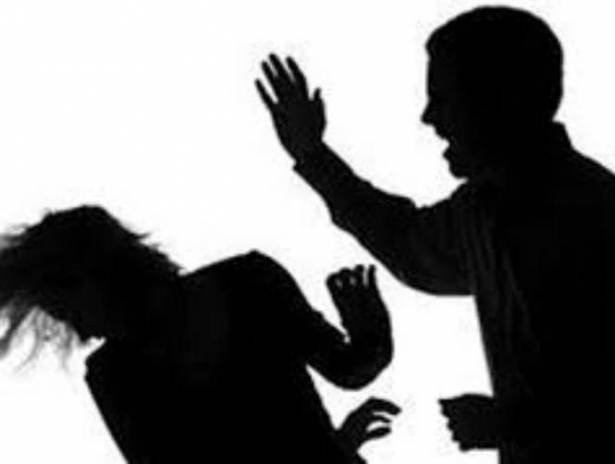 من هي المذيعة اللبنانيّة التي ضربها زوجها وطردها؟