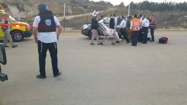 بالصور:اصابة شابا برصاص الاحتلال بحجة طعن جندي جنوب بيت لحم