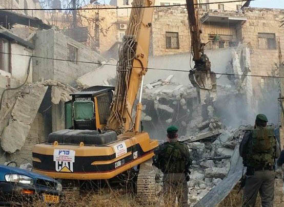 قوات الاحتلال تهدم منزلاً ومزرعة على مدخل بيت لحم الشمالي