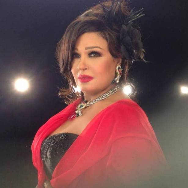 بالصور.. ستفاجئ ماذا قالت "فيفي عبدو" لـ "أنجلينا جولي" بعد طلاقها.. ولمَ حذفت التغريدة؟!