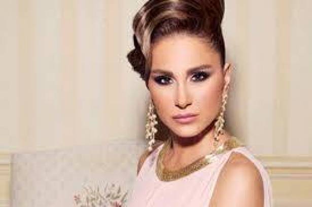 ديمة قندلفت تتعرض لضرب عنيف على وجهها!؟