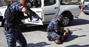 القبض على متهم خطير بحوزته أسلحة في جنين