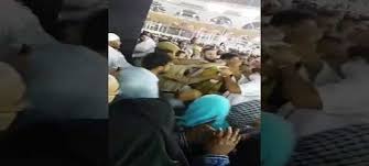 بالفيديو: إلقاء القبض على شخص حاول إحراق الكعبة المشرفة