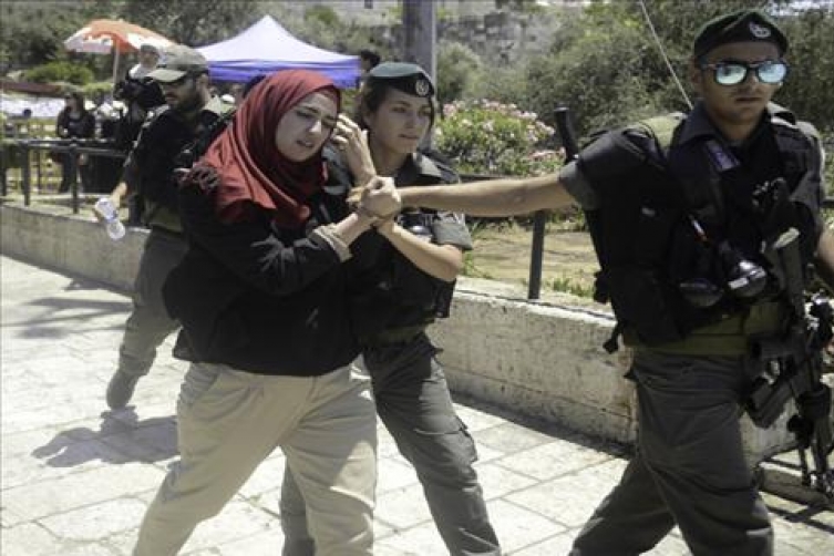 الاحتلال يعتقل 7 من أمهات الأسري بحجج مختلفة