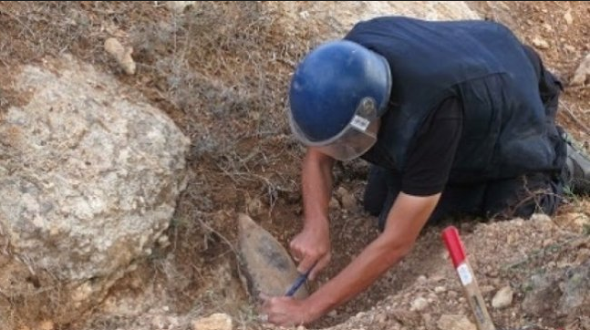 الشرطة تتلف جسمين مشبوهين في جنين