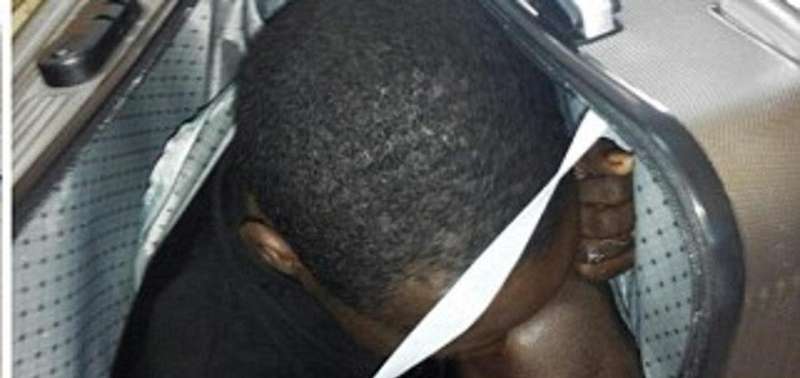 القبض على مغربية حاولت تهريب شاب بحقيبة سفر