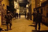 تعرّض أسيرين للضرب المبرح أثناء اعتقالهما