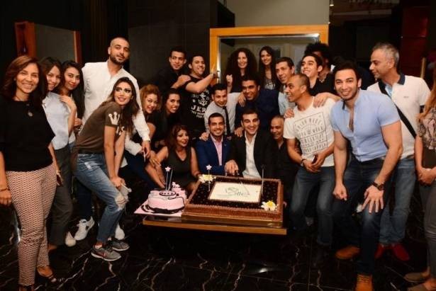 بالصور : السهرة الأخيرة لـعمرو سمير قبل وفاته!