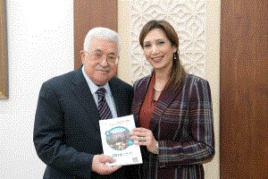 الرئيس يتسلم كتاب القدس الإحصائي السنوي لعام 2018