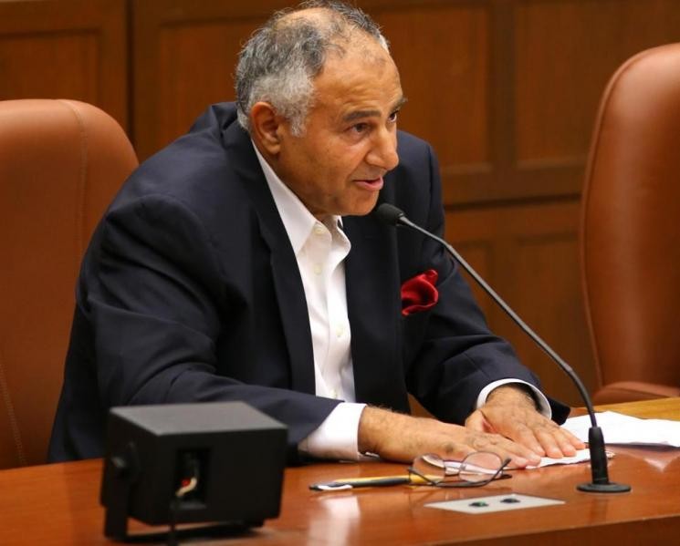 رجل الأعمال أنور فيصل ينفي تصريحات الدكتور ياسر الوادية حول التنسيق لشراء قناة الجزيرة القطرية