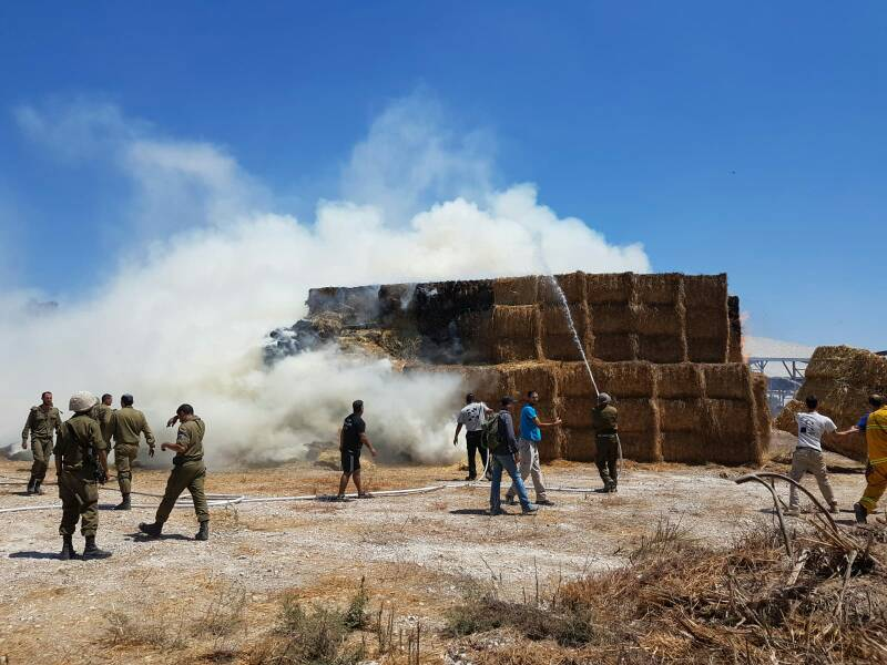اندلاع حريق كبير في ناحل عوز شرق غزة بفعل بالون حارق