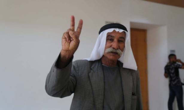 محكمة الاحتلال تنظر في طلب تمديد اعتقال شيخ قرية العراقيب
