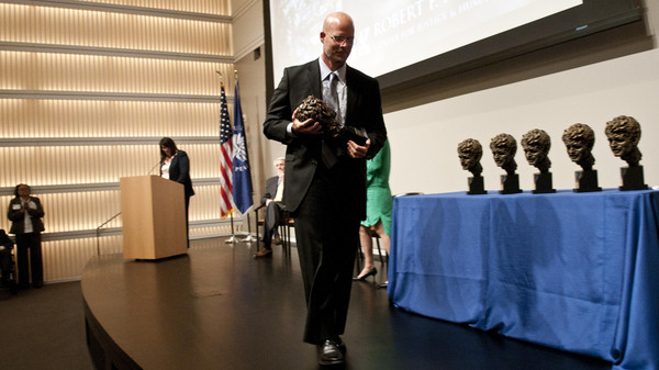 أفغانستان.. مقتل صحافي أميركي ومترجم أفغاني بصاروخ