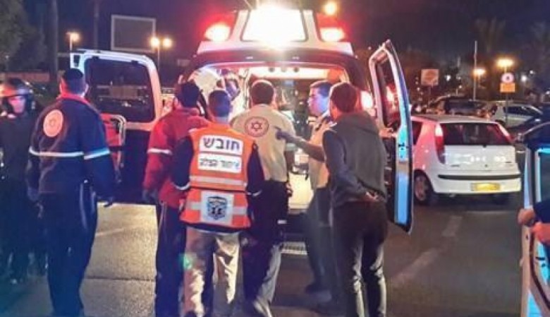 إصابة فلسطيني إثر طعنه في عنقه بالنقب