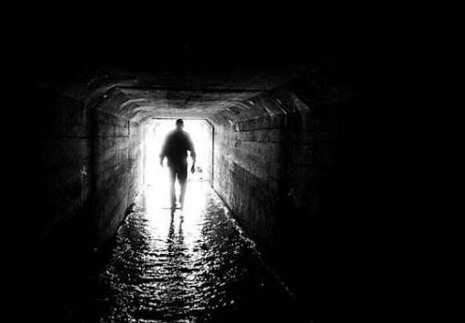 بالفيديو : لحظات هروب أخطر تاجر مخدرات مكسيكي رغم وجود حراسة شديدة للغاية وكاميرات مراقبة