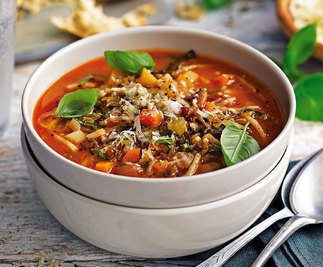 طريقة عمل شوربة مينيستروني