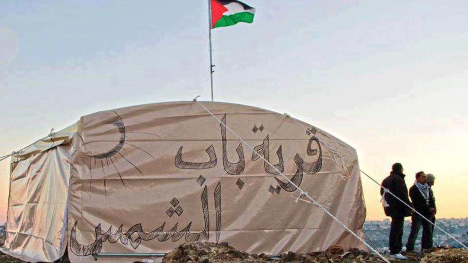 اعتقال 6 نشطاء بينهم فتاة بعد محاصرة الاحتلال قرية "باب الشمس"