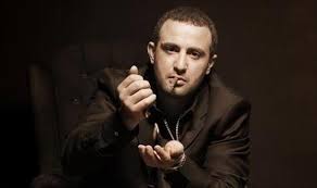 بالصور: أحمد السقا ينفرد في بوستر فيلم "هروب اضطراري" في لوك جديد