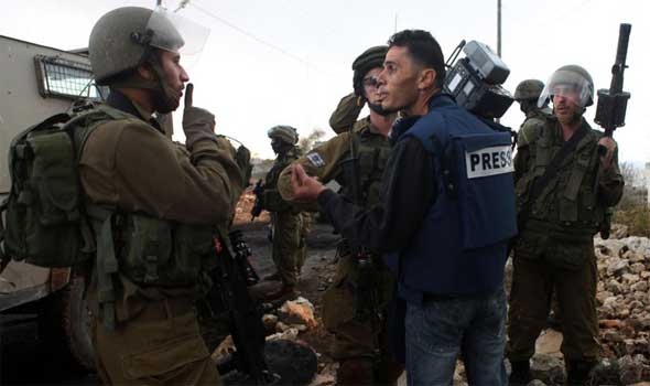 احتجاز طاقم تلفزيون فلسطين على حاجز "تياسير" شرق طوباس