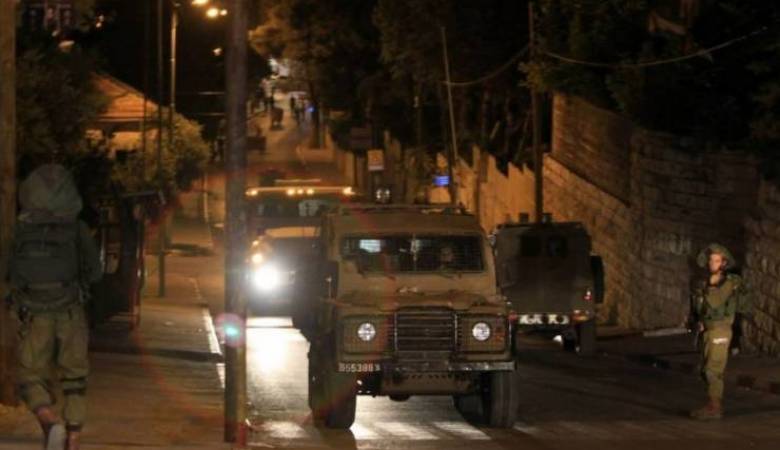 اعتقالات واسعة بالضفة ومداهمة منزل منفذا عملية تل أبيب