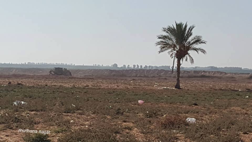 بالصور: توغل محدود لجرافات الاحتلال شرق خانيونس