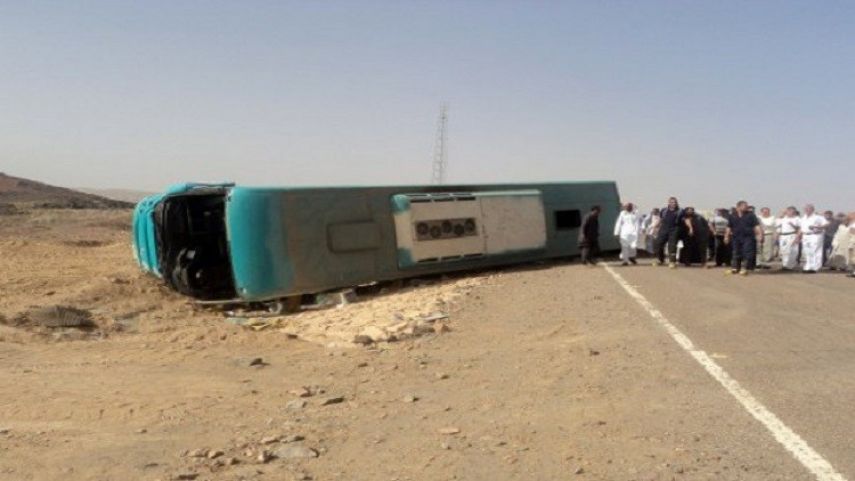 مصرع 10 وإصابة 41 إثر انقلاب حافلة طلاب جامعيين في سيناء