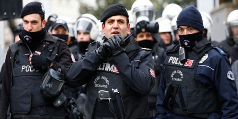 تركيا تعزل أكثر من 12 ألف شرطي