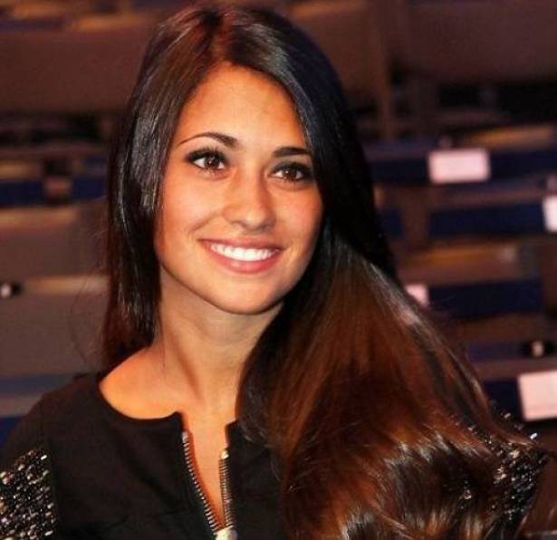 بالصور: نجم عالمي يتزوّج من هذه الجميلة بعد إنجابه ولدين منها.. من هو؟