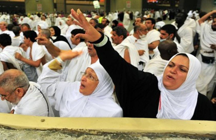 حاجة مصرية ترجم زوجها بدلاً من "إبليس" في جمرة العقبة