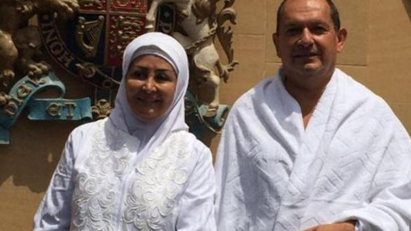 أول سفير بريطاني وزوجته يؤديان  فريضة الحج بعد إسلامهما