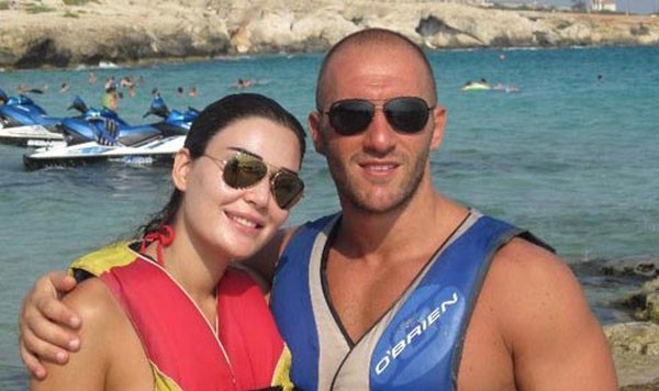 بالفيديو والصور : سيرين عبدالنور تطلب الطلاق من زوجها على الهواء