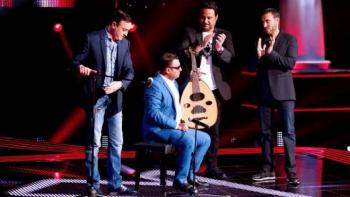 من المشترك الذي عانقه كاظم وقال له ...لماذا لم تغني هذا الموال؟