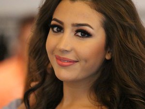 فيديو  : جنات تبكي على الهواء ومنى الشاذلي تحاول أن تنقذ الموقف!